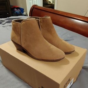 Apri Suede Ankle boots